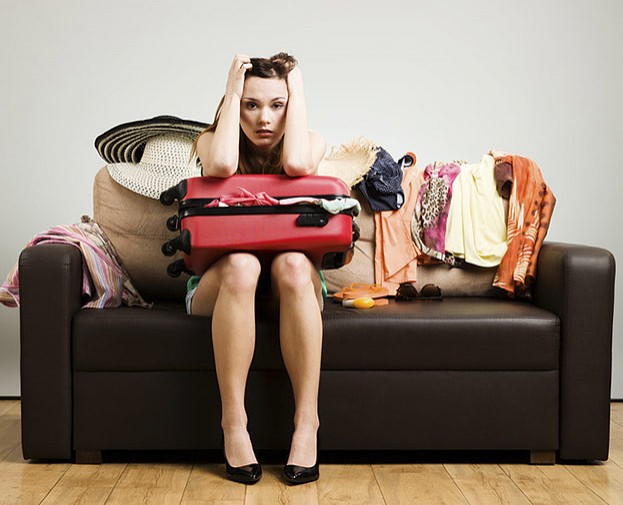 Beim Kofferpacken sollte nicht nur die richtige Kleidung im Gepäck landen. Auch für eine Reiseapotheke sollte noch Platz sein.