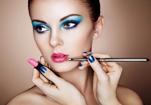 Perfektes Make-up für Gesicht & Augen - ©Heckmannoleg by Depositphotos